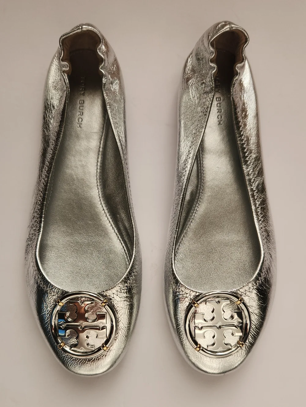 NWT Tory Burch Minnie Silver Metallic Logo Leather Casual Holiday Ballet Flats